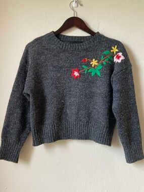 Charcoal Grey Cropped Knit Sweater with Floral Embroidery Sz S/M